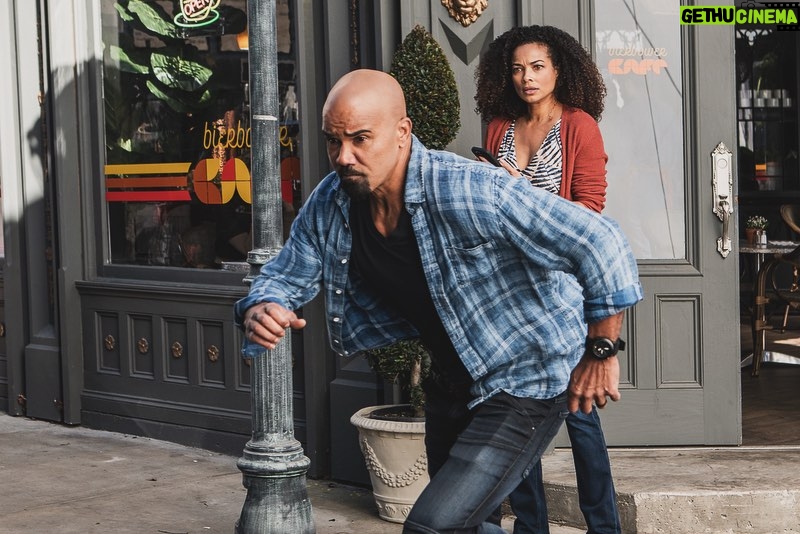 Shemar Moore Instagram - More stills from TONIGHTS @swatcbs episode!!! You don’t want to miss this one! 💣🔥💥