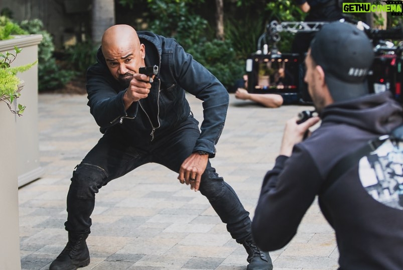 Shemar Moore Instagram - Get ready for another wild ride on @swatcbs TONIGHT!!! 8/7c Yaβll know what to do!!! Drop those π£π£π£ if youβre watching with us tonight!!!! ππ½ππ½