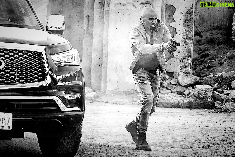 Shemar Moore Instagram - Get ready for another wild ride on @swatcbs TONIGHT!!! 8/7c Yaβll know what to do!!! Drop those π£π£π£ if youβre watching with us tonight!!!! ππ½ππ½