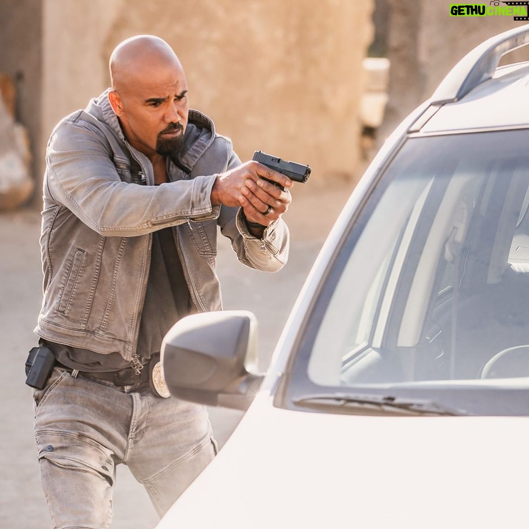 Shemar Moore Instagram - ONE MORE DAY!!!! 8PM TOMORROW NIGHT on @cbstv 👊🏽💣💥