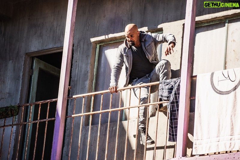 Shemar Moore Instagram - 🚨1 WEEK BABY!!!! Don’t miss the SEASON 7 PREMIERE of @swatcbs at 8pm on FRIDAY FEB 16th🚨 TUNE IN for our signature in your face ACTION and WILD chase through the streets on Mexico City 🇲🇽 . . 📸 @davinophotostudio