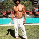Shemar Moore Instagram - 53 Right here right now!!!! Day 18 of 42… Doing the work to be the Best version of myself Physically and spiritually… Dad Bod can kiss my whole entire Sunkist ass!!!! NEVER STOP BELIEVING IN YOUR GREATNESS!!! Let’s Goooooooo 💯💪🏾🤩