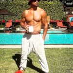 Shemar Moore Instagram - 53 Right here right now!!!! Day 18 of 42… Doing the work to be the Best version of myself Physically and spiritually… Dad Bod can kiss my whole entire Sunkist ass!!!! NEVER STOP BELIEVING IN YOUR GREATNESS!!! Let’s Goooooooo 💯💪🏾🤩