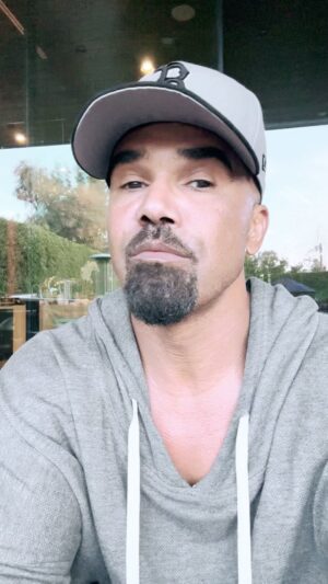 Shemar Moore Instagram - SWAT TONIGHT!!! RIGHT NOW!!! Let’s make some Noise and KEEP SWAT ALIVE!!!! THANK YOU to all my Homies, Fans, and Baby Girls!!!! TONIGHTS THE NIGHT!!! 13 EPISODES COMING YOUR WAY…. TONIGHT!!! ……. NOTHING BUT LOVE!!! 💯❤️🔥🔥🔥🔥🔥🔥🔥🔥 8pm on CBS