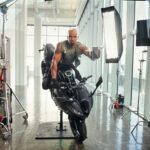 Shemar Moore Instagram - Stills from my most recent @paycomsoftware campaign shot by the talented @kremerjohnsonagain .. and a little BTS look of the fun 👊🏽💪🏽😜