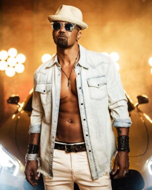 Shemar Moore Instagram - Give me that Friday ENERGY Fam 😜
.
.
📸 @davinophotostudio
