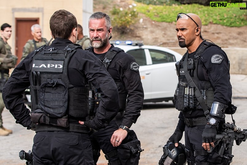 Shemar Moore Instagram - Double up on your #swat action tonight!!! Catch both episodes RIGHT NOW!!!! Let’s go 💣💥 @swatcbs