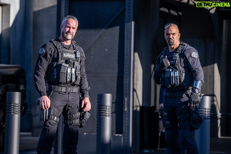 Shemar Moore Instagram - Double up on your #swat action tonight!!! Catch both episodes RIGHT NOW!!!! Let’s go 💣💥 @swatcbs