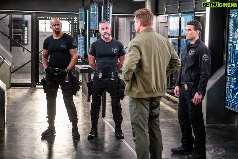 Shemar Moore Instagram - Double up on your #swat action tonight!!! Catch both episodes RIGHT NOW!!!! Let’s go 💣💥 @swatcbs