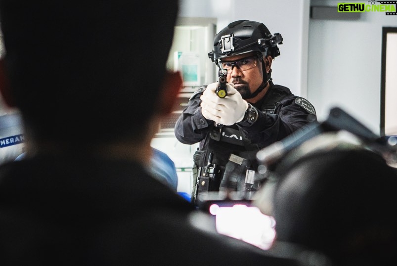 Shemar Moore Instagram - Gimme a TWO!! Gimme a TWO!!!!! Not ONE, but TWO brand new episodes of @swatcbs this FRIDAY!!! Let’s go Fam!!!! 🔥💣💥