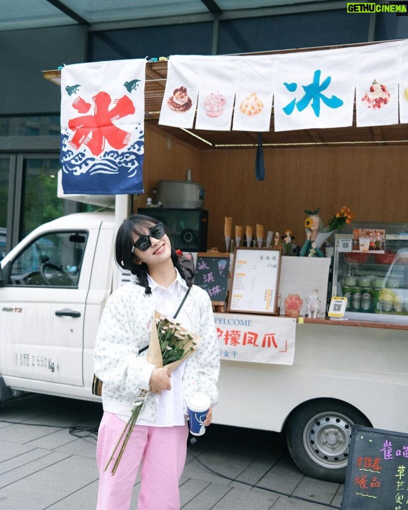Shen Yue Instagram - 买一束9.9元春天的花
