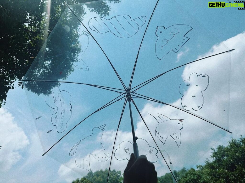 Shen Yue Instagram - 画了一把小伞