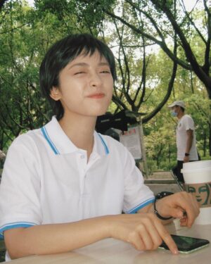 Shen Yue Instagram - 机智的夏朗朗🤓