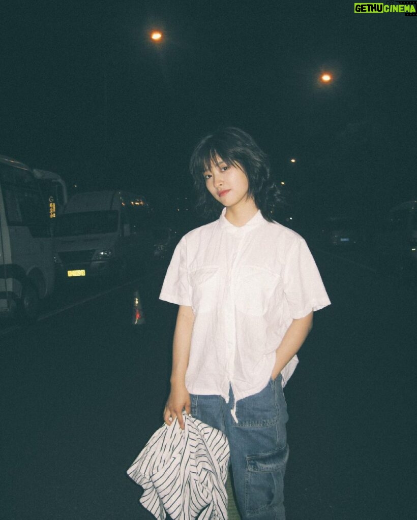 Shen Yue Instagram - 一个捡完垃圾拆掉辫子下班的娇娇