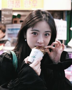 Shen Yue Instagram - 🚶🚶