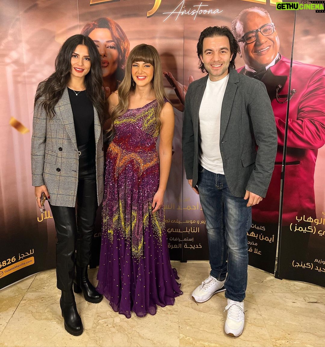 Sherif Ramzy Instagram - من زمان ماشوفتش مسرحية حلوة و متكاملة و ممتعة زي مسرحية أنستونا كل التحية لكل صناعها الموهوبين بجد إستمتعنا و ضحكنا من قلبنا ألف مبروك ليكم جميعاً مش عايز انسي حد لأن بجد الكل عامل دوره بكل موهبة و إحتراف من أول التمثيل و الإخراج و التأليف و الإنتاج و الألحان و الأشعار و الديكور و الملابس و الإستعراضات و كل حاجة ألف مبروك