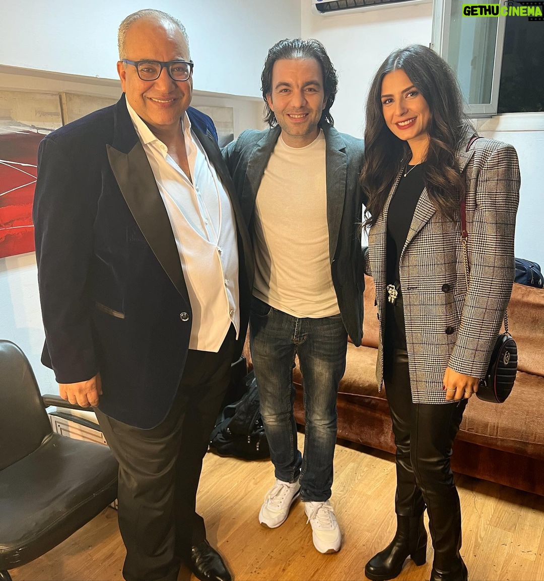 Sherif Ramzy Instagram - من زمان ماشوفتش مسرحية حلوة و متكاملة و ممتعة زي مسرحية أنستونا كل التحية لكل صناعها الموهوبين بجد إستمتعنا و ضحكنا من قلبنا ألف مبروك ليكم جميعاً مش عايز انسي حد لأن بجد الكل عامل دوره بكل موهبة و إحتراف من أول التمثيل و الإخراج و التأليف و الإنتاج و الألحان و الأشعار و الديكور و الملابس و الإستعراضات و كل حاجة ألف مبروك