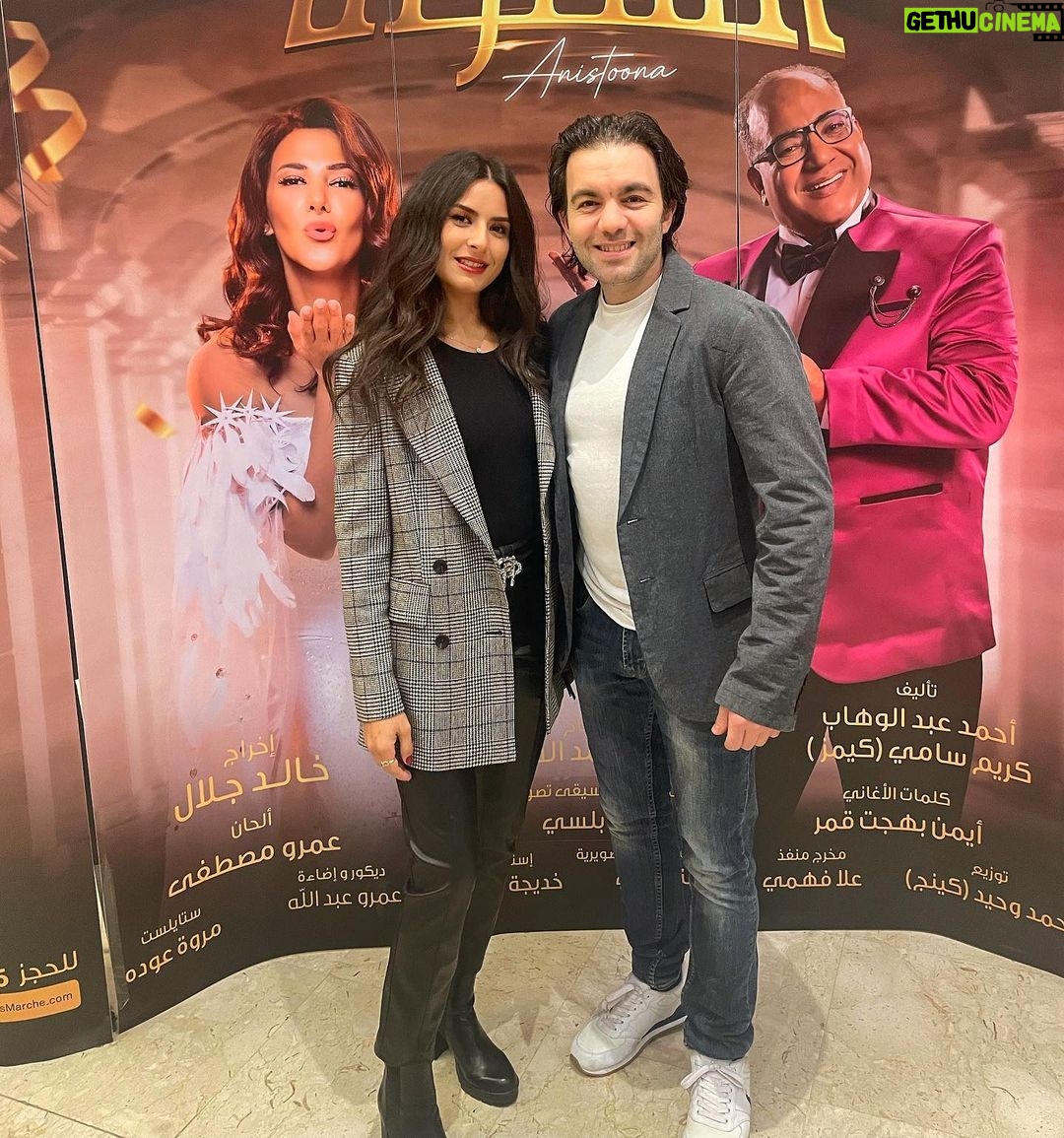 Sherif Ramzy Instagram - من زمان ماشوفتش مسرحية حلوة و متكاملة و ممتعة زي مسرحية أنستونا كل التحية لكل صناعها الموهوبين بجد إستمتعنا و ضحكنا من قلبنا ألف مبروك ليكم جميعاً مش عايز انسي حد لأن بجد الكل عامل دوره بكل موهبة و إحتراف من أول التمثيل و الإخراج و التأليف و الإنتاج و الألحان و الأشعار و الديكور و الملابس و الإستعراضات و كل حاجة ألف مبروك