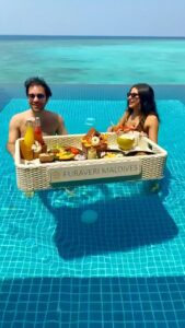 Sherif Ramzy Instagram - Thank you so much @furaveriresort @maldives_360 for such an exciting floating breakfast amongst this pristine location…a part of heaven on earth 💙🥰 Furaveri Maldives