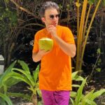 Sherif Ramzy Instagram - A passion of Tropical life 🏝🌴🍹🥥 Swipe till the end to watch how they make it @maldives_360 @furaveriresort