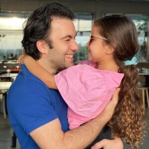 Sherif Ramzy Instagram - Happy birthday to my little angel Lilya you are the sunshine of my life rabena ye7fazek we yekhalyky leya 🎁🎊💖