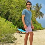 Sherif Ramzy Instagram - Go back to nature it’s the perfect refreshment 🌴🍹🏝 @maldives_360 @furaveriresort