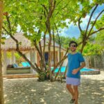 Sherif Ramzy Instagram - Go back to nature it’s the perfect refreshment 🌴🍹🏝 @maldives_360 @furaveriresort