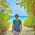 Sherif Ramzy Instagram - Go back to nature it’s the perfect refreshment 🌴🍹🏝 @maldives_360 @furaveriresort