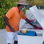 Sherif Ramzy Instagram - A passion of Tropical life 🏝🌴🍹🥥 Swipe till the end to watch how they make it @maldives_360 @furaveriresort