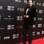 Sherif Ramzy Instagram - من حفل ختام مهرجان البحر الأحمر السينمائي الدولي في المملكة العربية السعودية Tuxedo : @navytailormadesuits Photography : @dr.abdulrahman_al_farid Hair : @scissors349