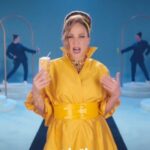 Sherine Reda Instagram - التقيل يفرق كتير! أصلان عصير جديد نازل بتُقله، ولو دوقته هتتأكد أنك مكنتش بتشرب عصير. #أصلان #دلوقتي_بس_بتشرب_عصير Hair by @ahmed__mounir Makeup by @sharifftanyous Styled by @marwaabdelsamie