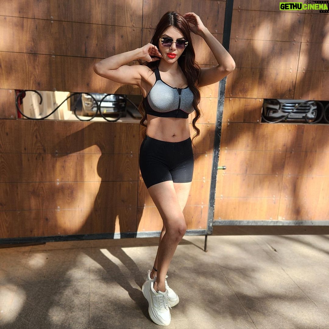 Sherlyn Chopra Instagram - Find your fire!!! 🔥🔥🔥 #sunday #mood #fitnessmotivation