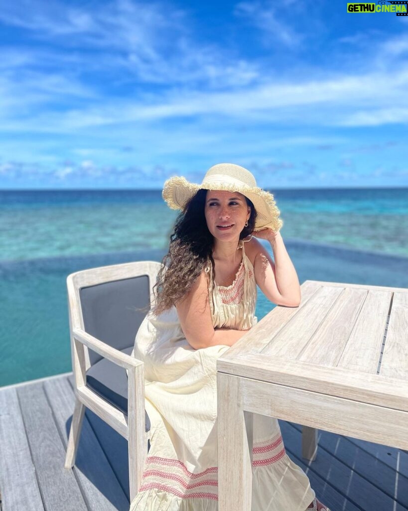 Sherry Adel Instagram - Peaceful moments in paradise 🏝️ How amazing is this place @rafflesmaldives 🤍 Thanks alot @maldives_360 for making this wonderful experience happens 🤍 . #sheryadel #tareksabri #vacation #maldives #travel #vacancy #mood #weekend #bythesea #maldivesislands #maldivesresorts #rafflesmaldives #tropical #island Raffles Maldives Meradhoo