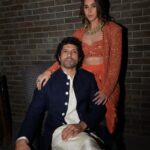 Shibani Dandekar Instagram - With my fav guy @faroutakhtar in my fav @arpitamehtaofficial 🧡 @arpitamehtaofficial 🍊 styled by @divyakdsouza and team @baidkriti @thebombaydressman hair @azima_toppo necklace and rings by @irasvafinejewellery earrings by @tdfdiamondsandgold photos by @leroifoto