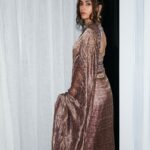 Shibani Dandekar Instagram - A Diwali dream wearing @taruntahiliani for the first time ✨❤️ thank you to my wonderful stylist @divyakdsouza and his incredible team @baidkriti @thebombaydressman ⭐️ you guys are just the best and make the madness of this season feel so serene! jewerly by @tdfdiamondsandgold hair by @azima_toppo pictures by @leroifoto