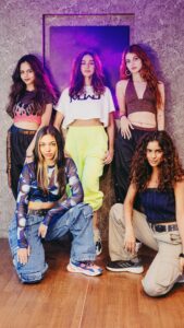 Shibani Dandekar Instagram - Starting off the Lazeez dance challenge with none other than the coolest @shibaniakhtar 🔥 Try out the dance for yourself and TAG US 🥰 can’t wait to see what magic you create 💫 DC: @prernanepali ✨ . . . #W.i.S.H #lazeezdancechallenge #lazeez #lazeezwish #wishdancechallenge #lazeezdance #lazeezdancechallenge #shibanidandekar #shibaniakhtar #indiandancechallenge #makeitatrend #trendingdance #trendydance #startingatrend