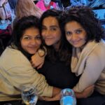 Shibani Dandekar Instagram - The London love dump 🇬🇧❤️ @faroutakhtar @boosfood @abajwa86 @avneet_s_makeup @reshmaweaver @drmegd3 @nijk83 @manikaur.fit @anusha_d9