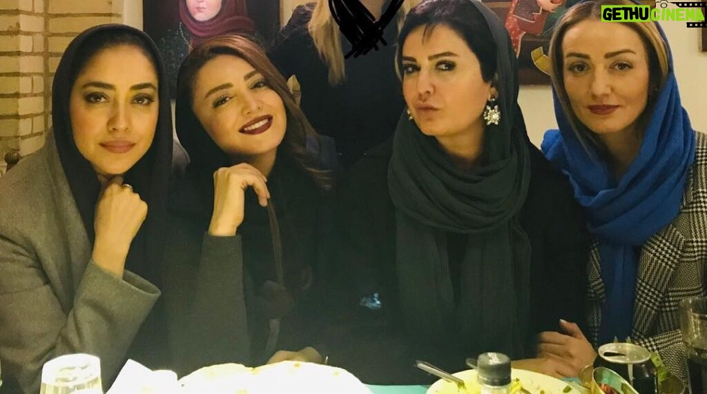 Shila Khodadad Instagram - با دوستای خوب❤️❤️❤️ ‌در رستوران حوضخونه👌🏻