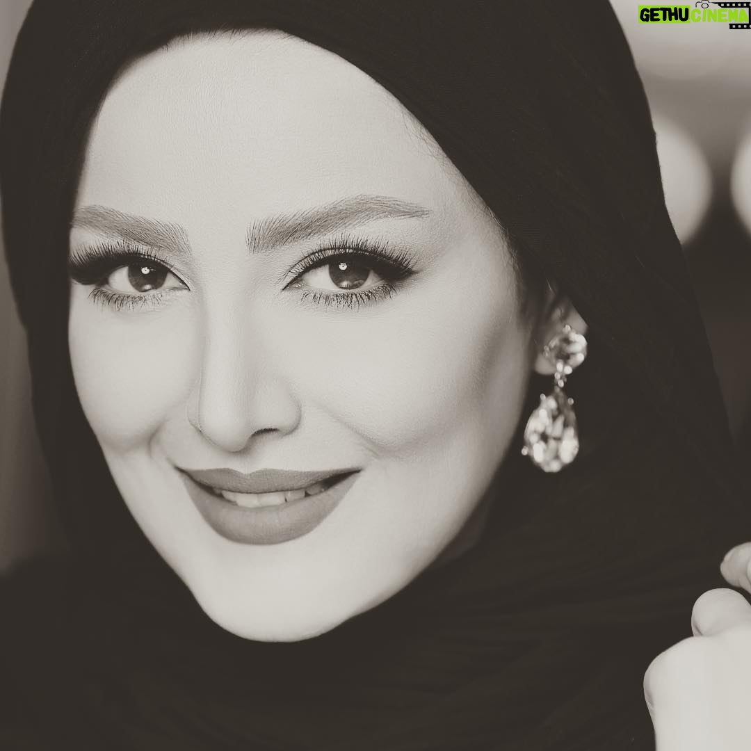 Shila Khodadad Instagram - ندیده ای؟ همان انگشت که ماه را نشان میداد ماشه را کشید!