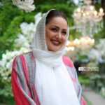 Shila Khodadad Instagram – درسته که روزهای سختی رو میگذرونیم
درسته که به هرچیزی که دوروبرمون هست
بد بین شدیم ولی آخه چرا همه چیزو به
هم ربط میدین .من اگه نخواستم برم امریکا
تو فیلمی که بهم پیشنهاد شده بازی کنم
دلایلم کاملا شخصی بوده چرا سیاسیش میکنین
باور کنین اگه شرایطش رو داشتم میرفتم.
چی از این بهتر!!!