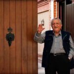 Shila Khodadad Instagram – عزت یعنی اینکه وقتی رفتی ملتی غمگین می شوند . روحتان شاد آقای بازیگر