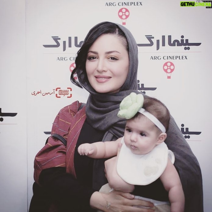 Shila Khodadad Instagram - مراسم تقدير از اقاى حميد نعمت الله.....من و ساتين