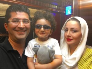 Shila Khodadad Instagram - می توان با عشق و مهر و دوستی قلبها را تا ابد تسخیر کرد می توان با جام سرخ لاله ها داغ دل را اینچنین تعبیر کرد می توان در کوره راه زندگی با دلی فارغ ز صحراها گذشت می توان در راه ناهموار عشق با دلی خوش از سر جان ها گذشت می توان در عرش پاک کبریا در میان نورها پرواز کرد می توان در سایه لطف خدا زندگی را با امید آغاز کرد می توان در خلوت تنهای خود راز دل را با خدا نجوا نمود می توان در پرتو پر نور حق بزمی از عشق و صفا برپا نمود می توان با خنده و شور و شعف در دل یاران چراغی برفروخت می توان بر گرد شمع دوستی از سر جان چون پر پروانه سوخت می توان با یاری و لطف و صفا مرحمی بر زخم دلها برنهاد می توان با مهرورزیهای خود عشق را با زندگی پیوند داد پروین خشایار