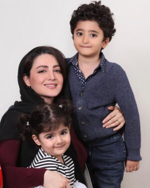 Shila Khodadad Instagram - همه ی این تاریخو اگه جابجا کنم
باز برمیگردم که تورو صدا کنم
کاش خاکت باشم کاش کوهت باشم
سهمی از افسانه با شکوهت باشم
