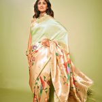 Shilpa Shetty Instagram - महाराष्ट्राची मुलगी आणि पैठणीचं प्रेम💯👑🥻♥️ #ZeeChitraGaurav2024 #AboutLastNight #OOTN #SareeNotSorry #SariLove #indianhandloom