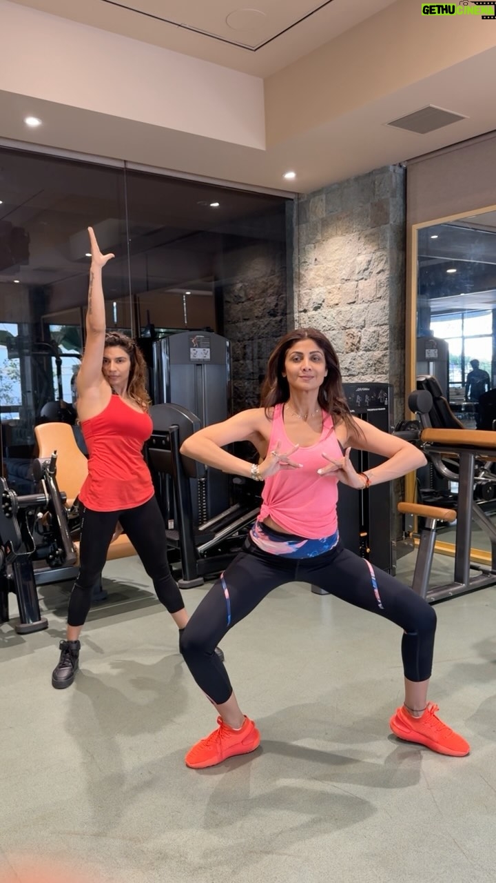 Shilpa Shetty Instagram - Sab taal-mel ka khel! As long as you keep moving you will stay motivated... 💪 What are you doing to stay motivated this leap day? Swasth Raho, Mast Raho 💪 @yashmeenchauhan #MondayMotivation #Fitness #SwasthRahoMastRaho #FitIndia #motivation