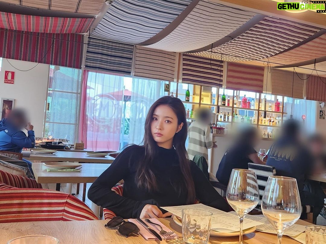 Shin Se-kyung Instagram - 잘 지내고 있어요😌🫶🏼 ✨ Barcelona, Spain
