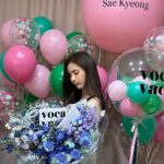 Shin Se-kyung Instagram - @vocavaca✨보카바카 촬영장에서✨ 새해 복 많이 받으세요🩵😌