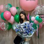 Shin Se-kyung Instagram - @vocavaca✨보카바카 촬영장에서✨ 새해 복 많이 받으세요🩵😌