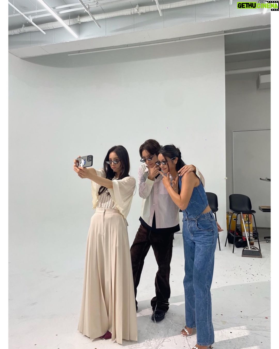 Shin Se-kyung Instagram - ⠀ ⠀ 1-첫 헤어 테스트 2,3,4-아름다운 아스달의 하늘 5,6-사랑받는 탄야💕 7-🕶️ 📷 8,9,10-우리 팀🧡